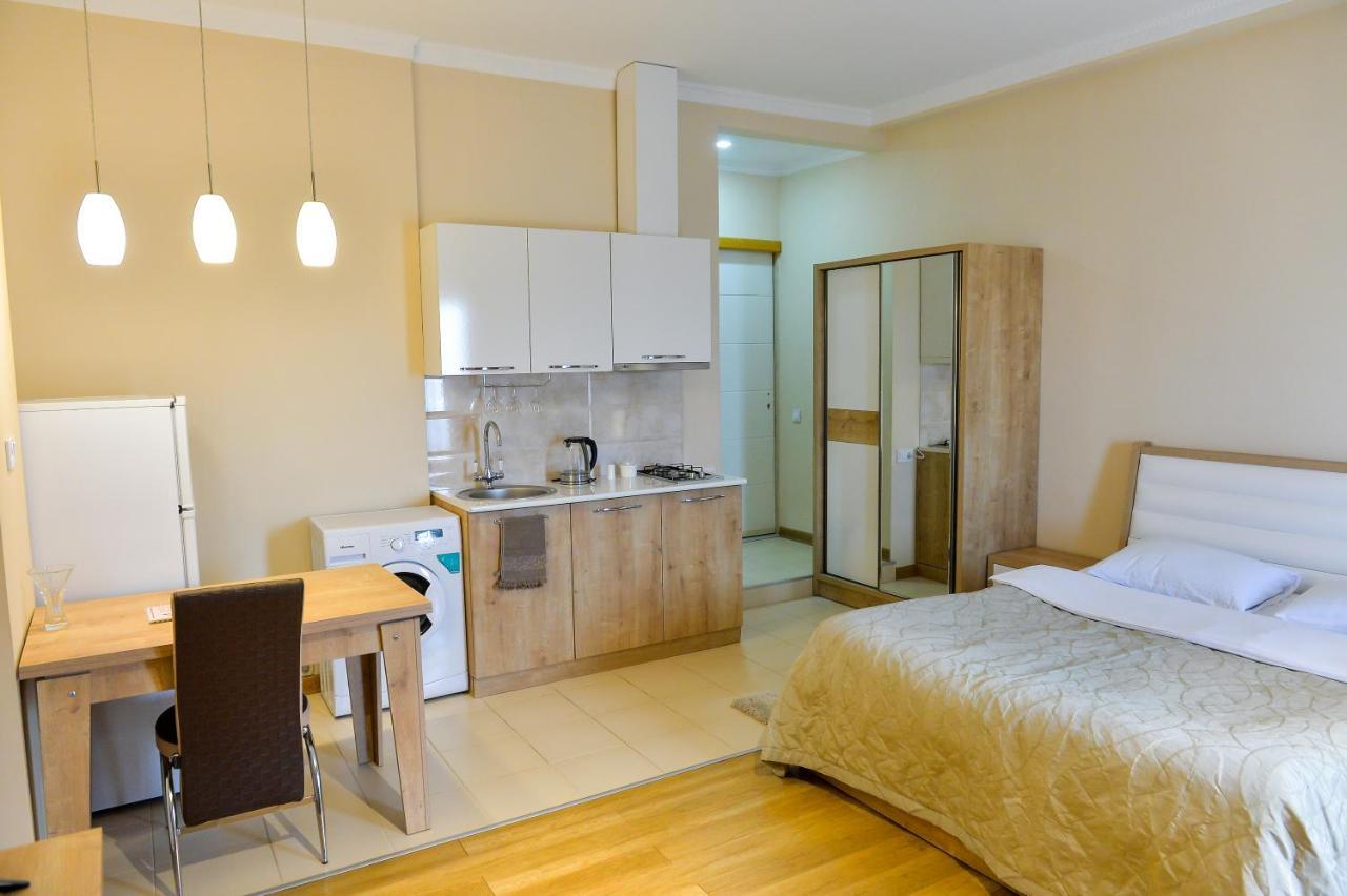 Happy Stay Hotel Кутаїсі Екстер'єр фото