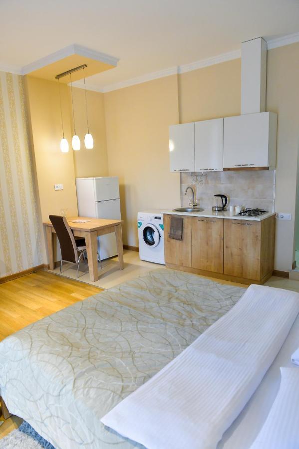 Happy Stay Hotel Кутаїсі Екстер'єр фото