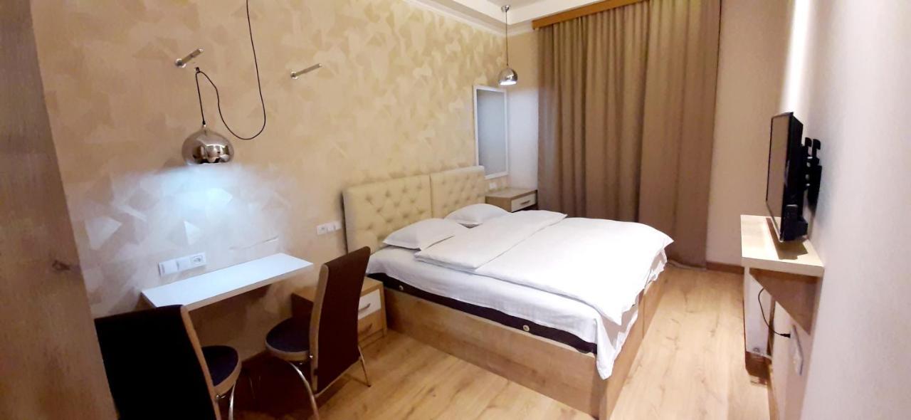 Happy Stay Hotel Кутаїсі Екстер'єр фото