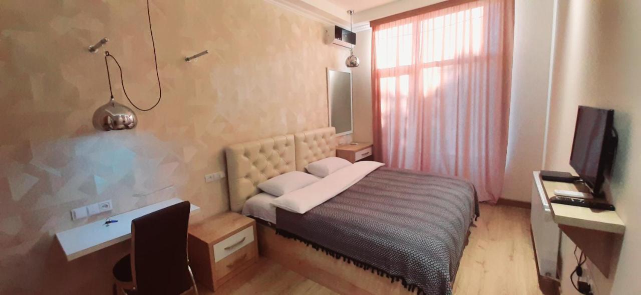 Happy Stay Hotel Кутаїсі Екстер'єр фото