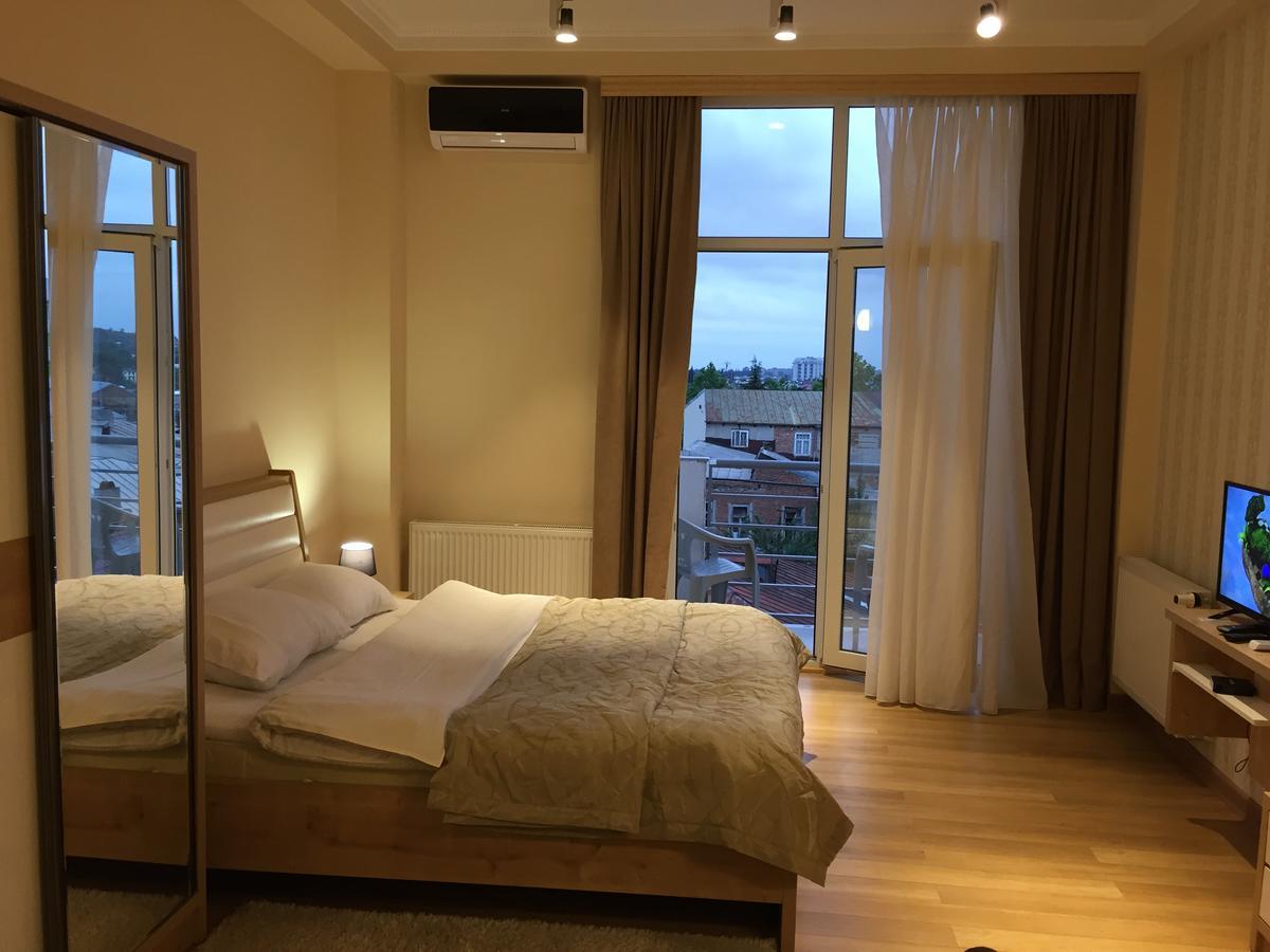 Happy Stay Hotel Кутаїсі Екстер'єр фото